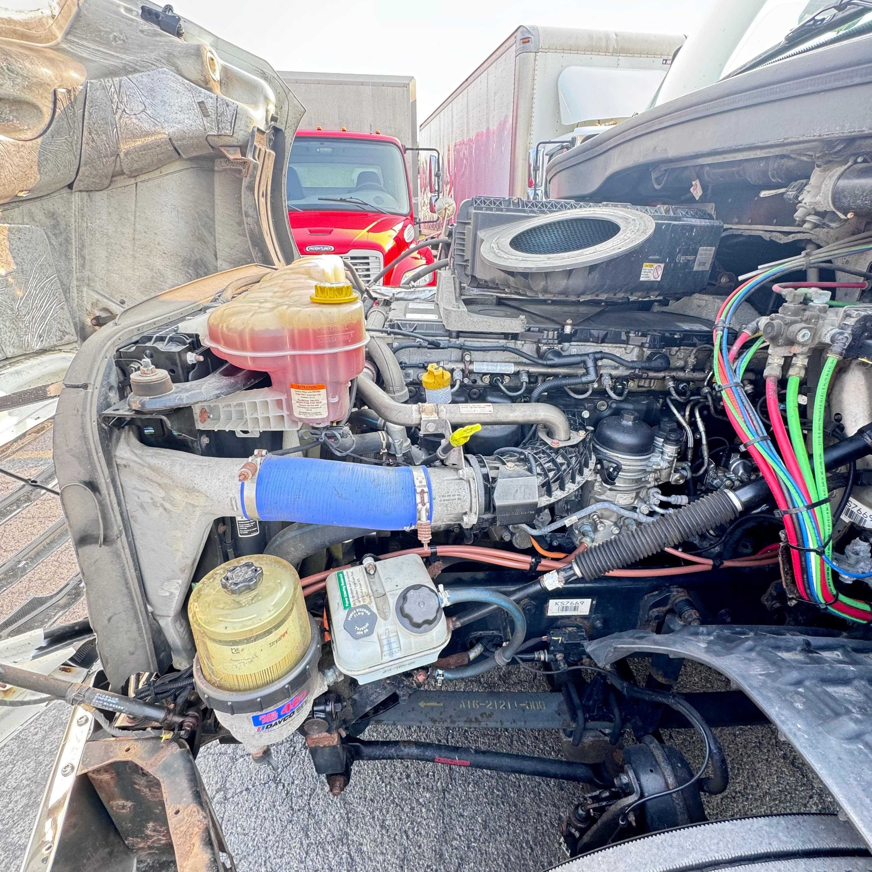 Used 2019 FREIGHTLINER Conventional - Day Cab - CASCADIA 126 For Sale image 9