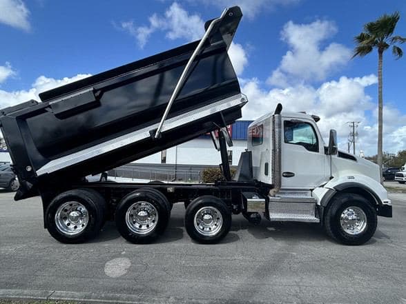 2023 Kenworth T880 image 7