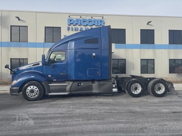 2021 Kenworth T680 image 2