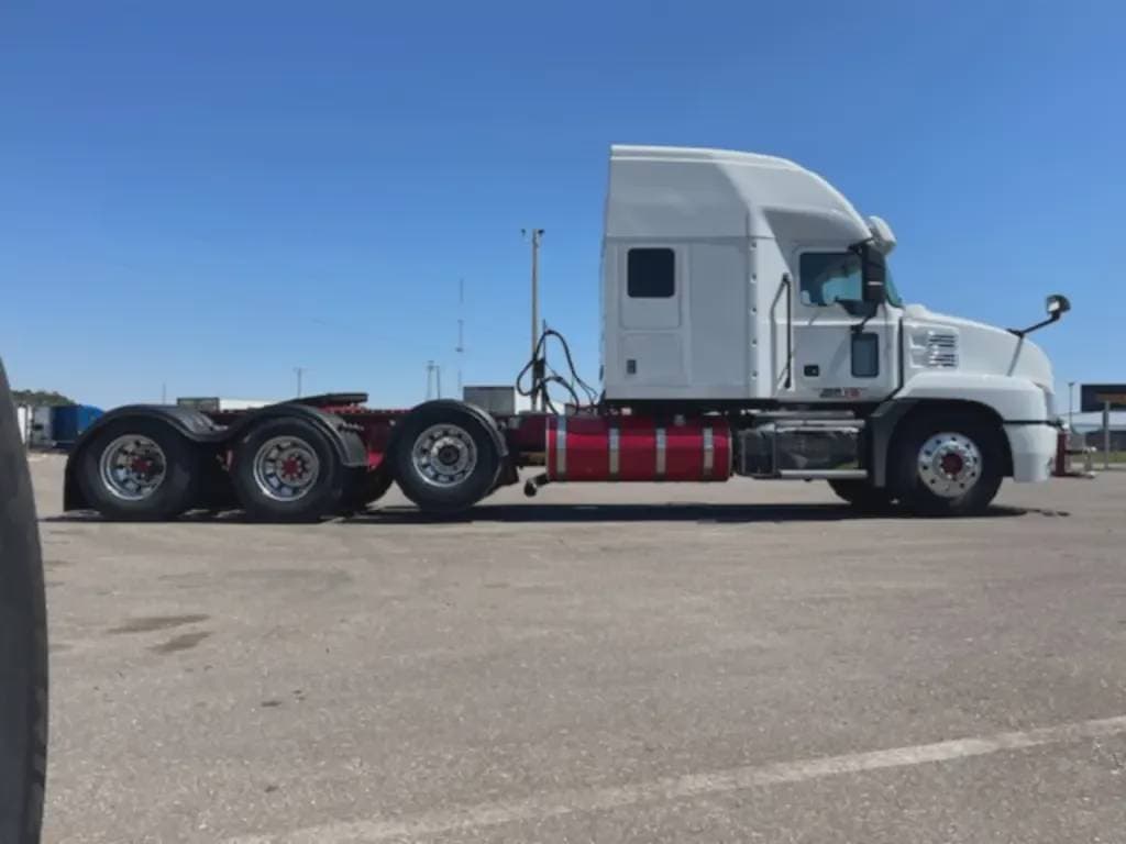 Used 2020 MACK Conventional - Sleeper Truck image 7