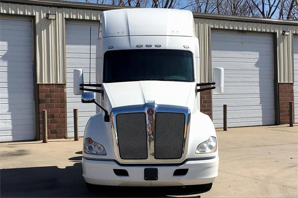 2018 Kenworth T680 image 3