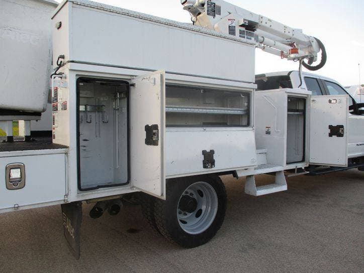 2018 Ford F550 SUPER CAB BUCKET TRUCK 4X4 image 25