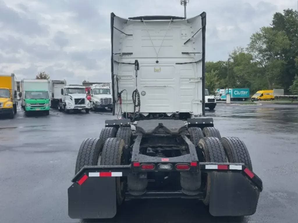 2022 Volvo VNL image 5