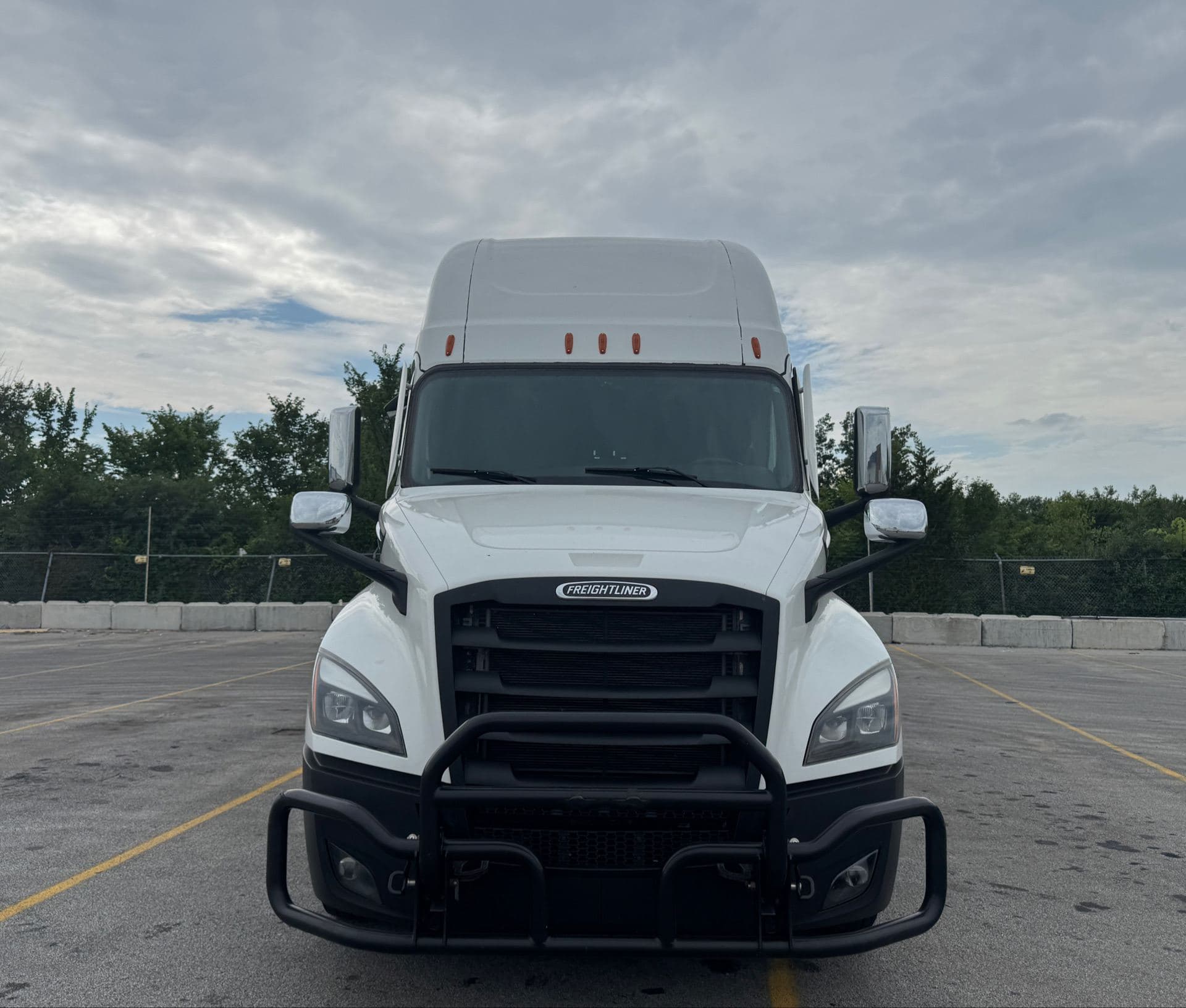 2022 Freightliner Cascadia 126 image 2
