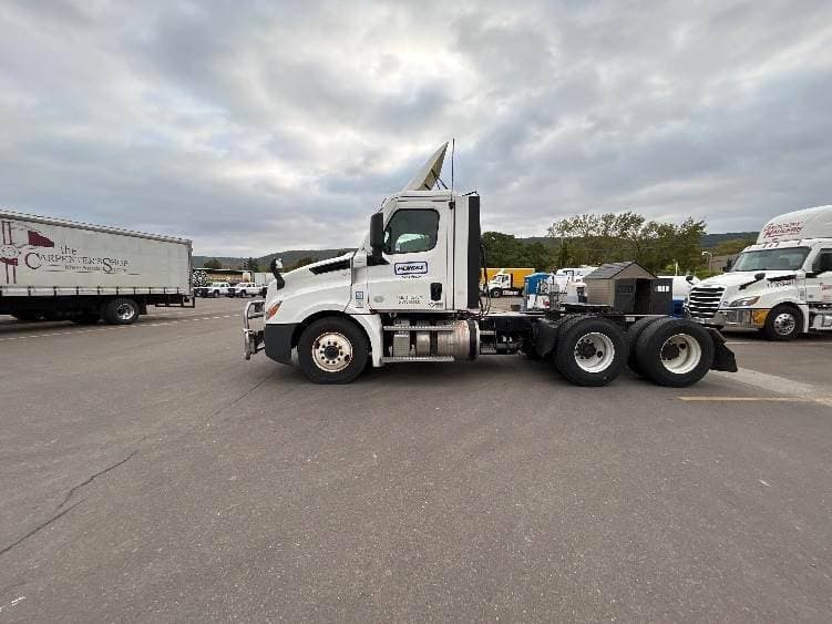 2021 Freightliner Cascadia image 9