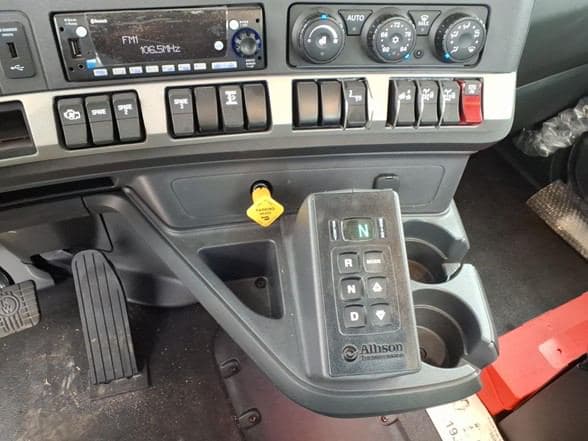 2025 Kenworth T880 image 19