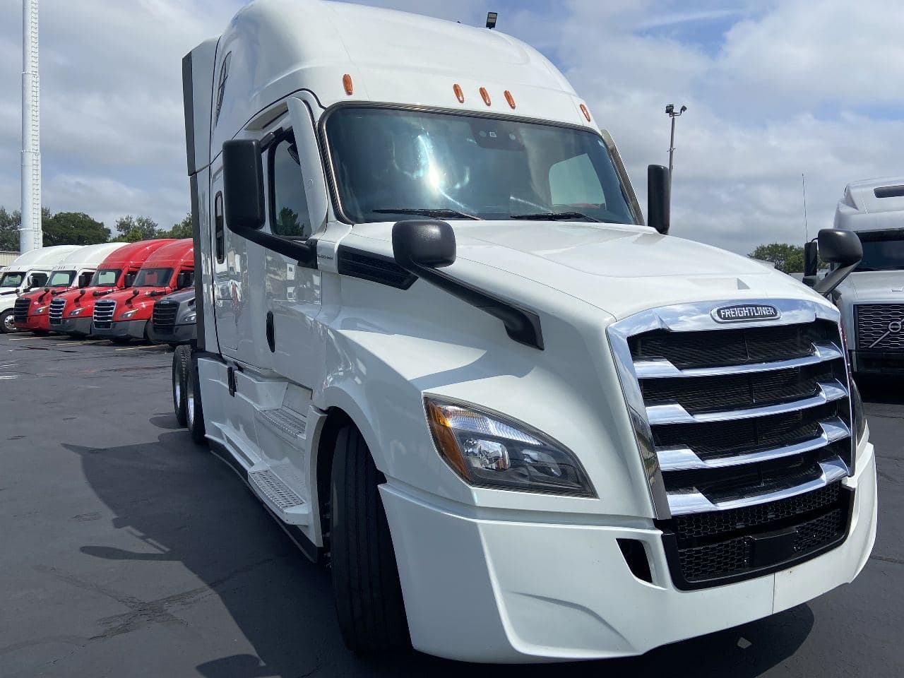 2020 Freightliner Cascadia image 3