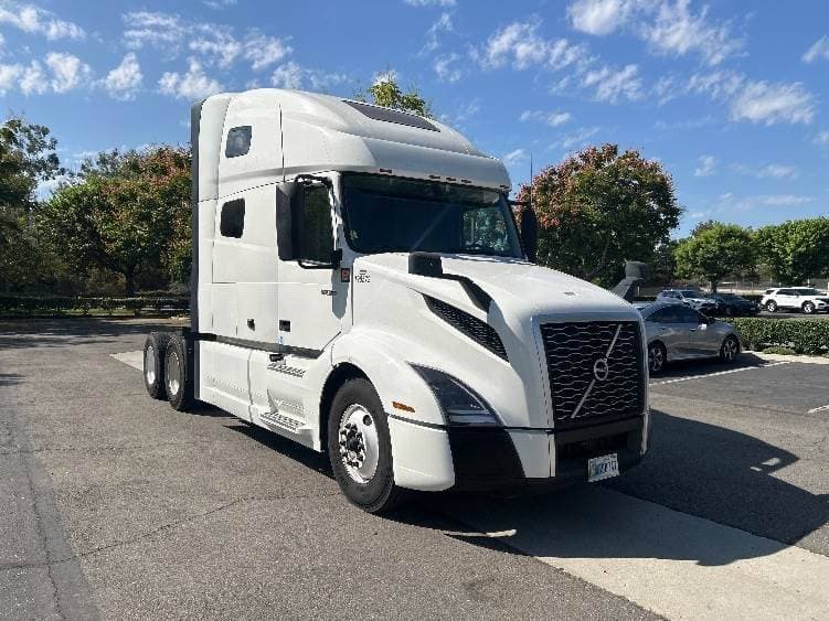 2024 Volvo VNL64760 image 1