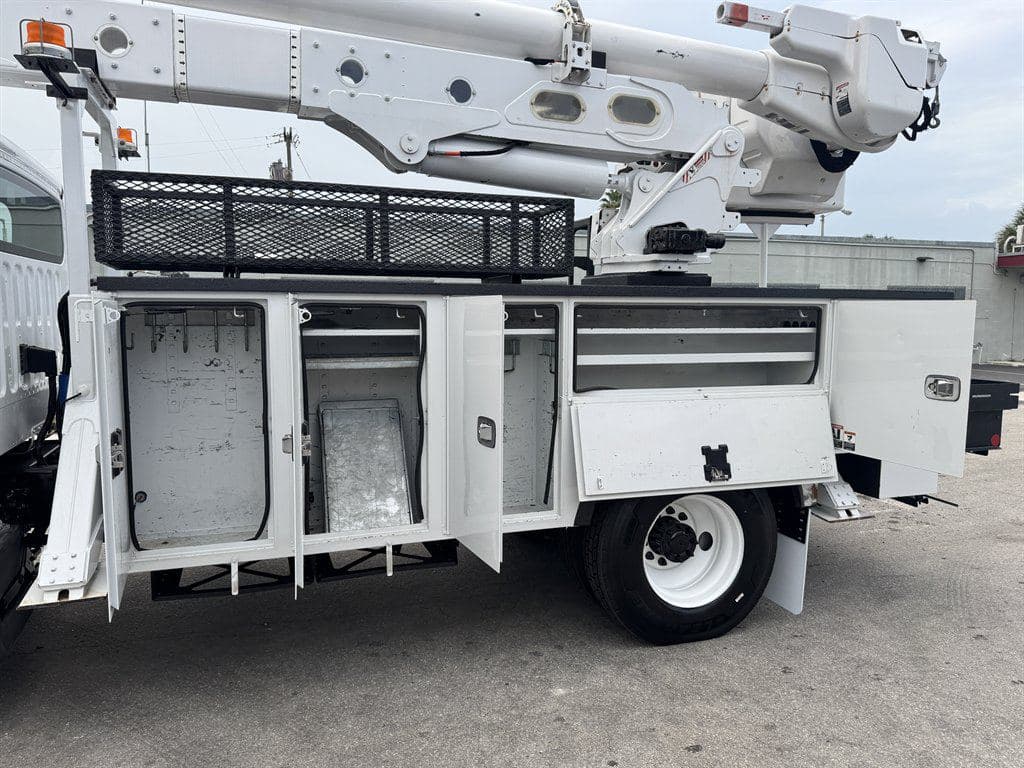 2018 Freightliner M2-106 image 23