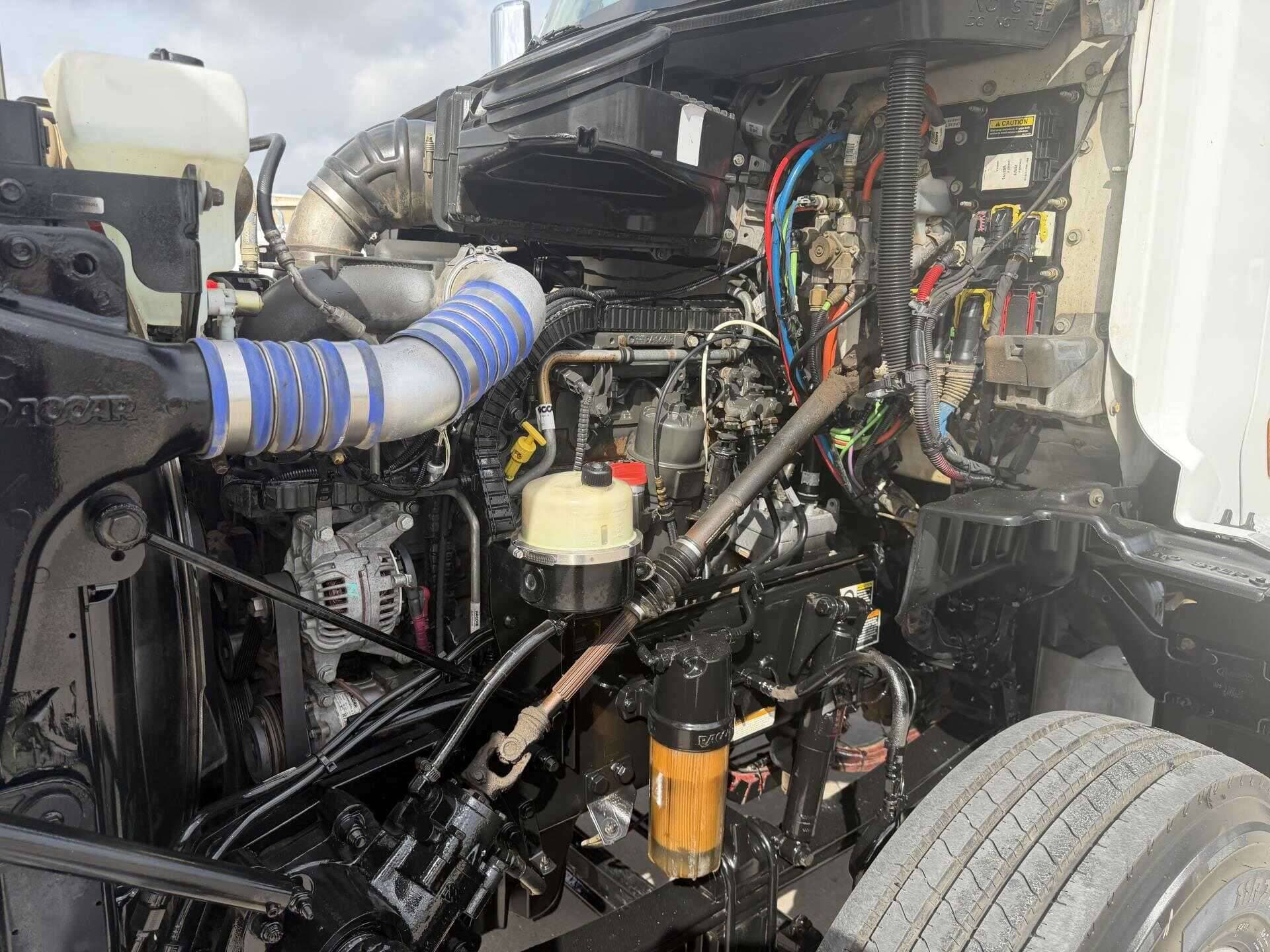 2020 Peterbilt 567 image 18