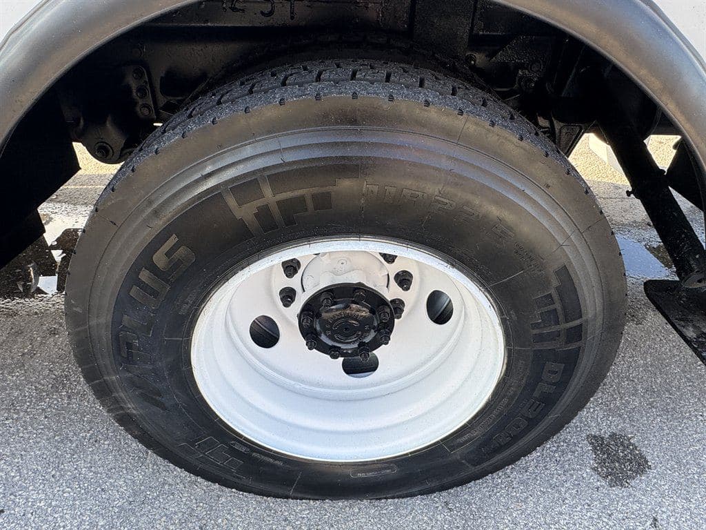 2016 Freightliner M2 106 image 36