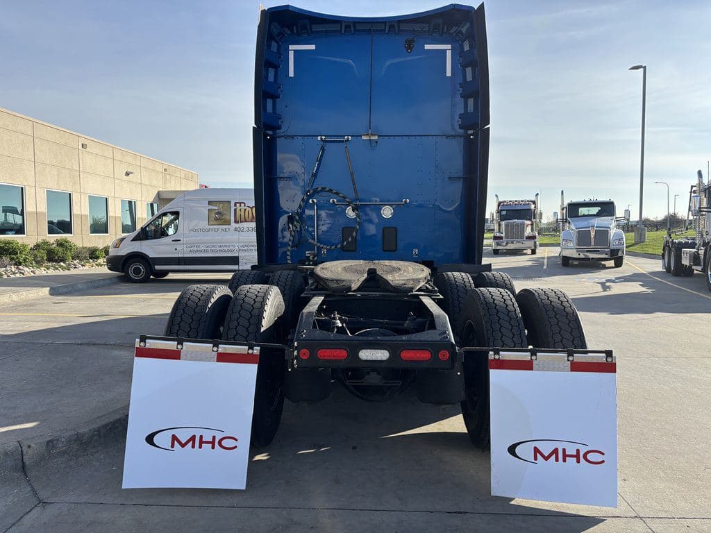 Used 2022 PETERBILT 579 image 5