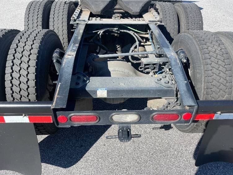 2021 Freightliner Cascadia image 11