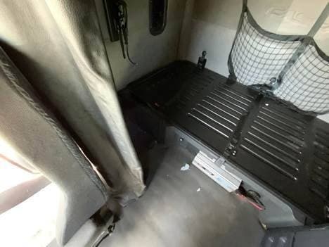 2020 Freightliner Cascadia image 11