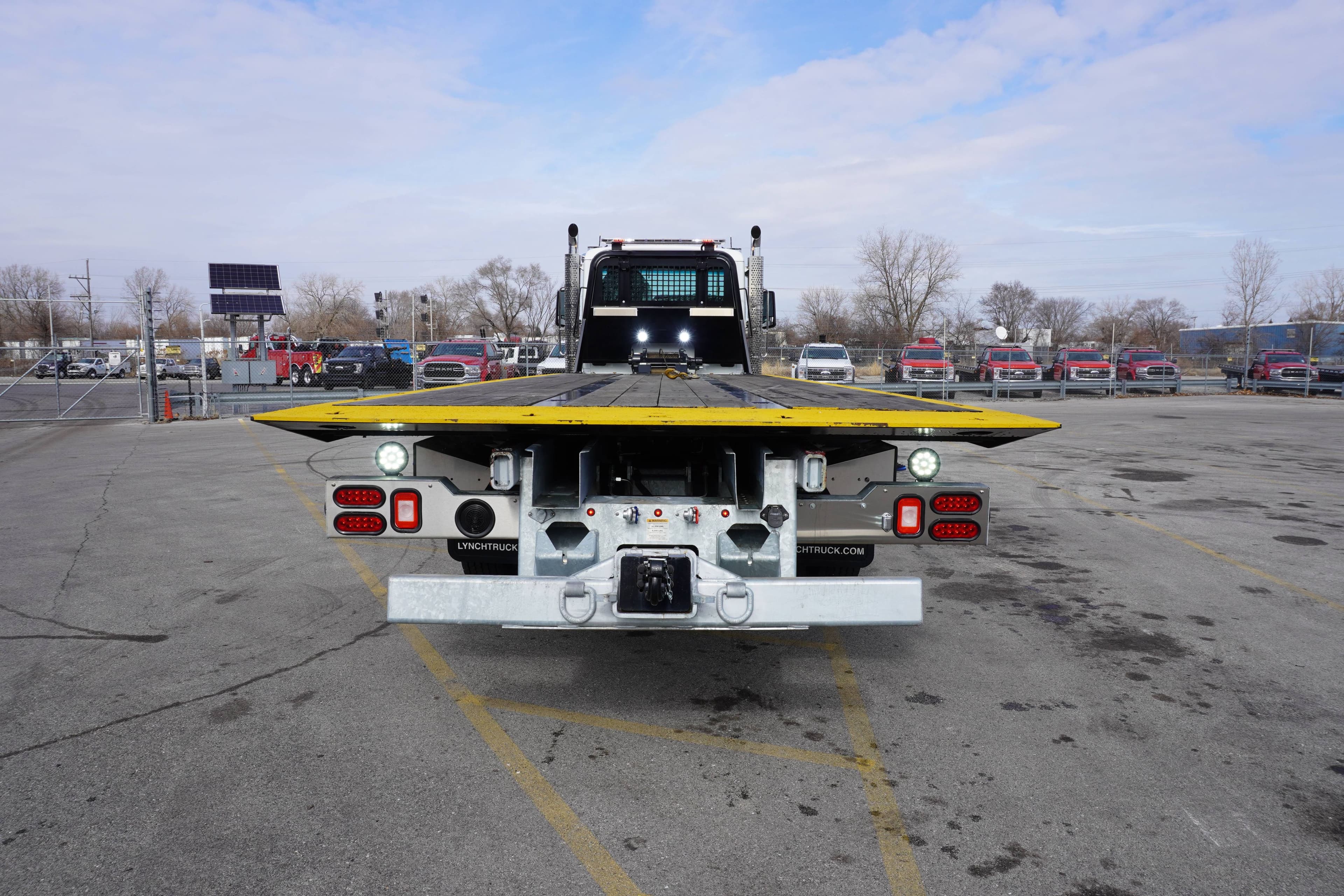 2025 Kenworth T880 image 4