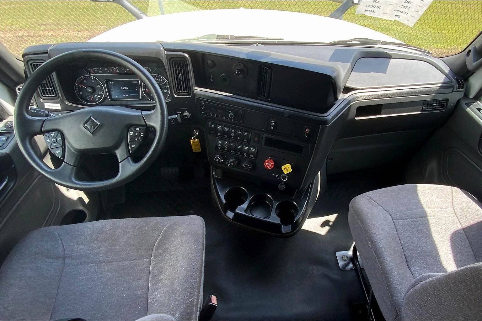 2022 International LT625 Sleeper Semi Truck - 56" Hi Rise Sleeper, Cummins 400HP, 12 Speed image 15