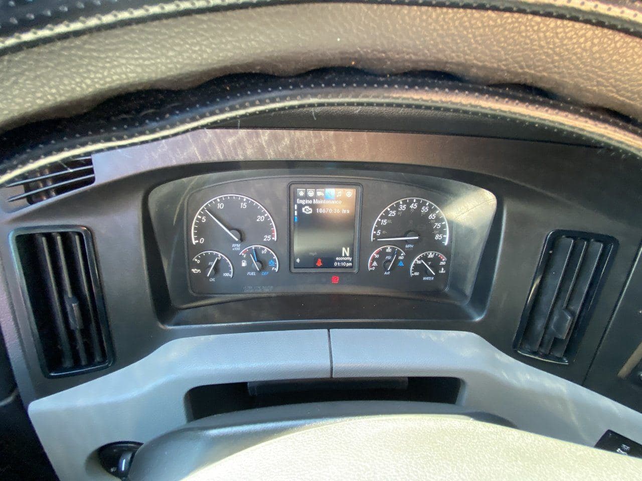 2022 FREIGHTLINER Cascadia CA126 * Tandem Axle Sleeper image 12