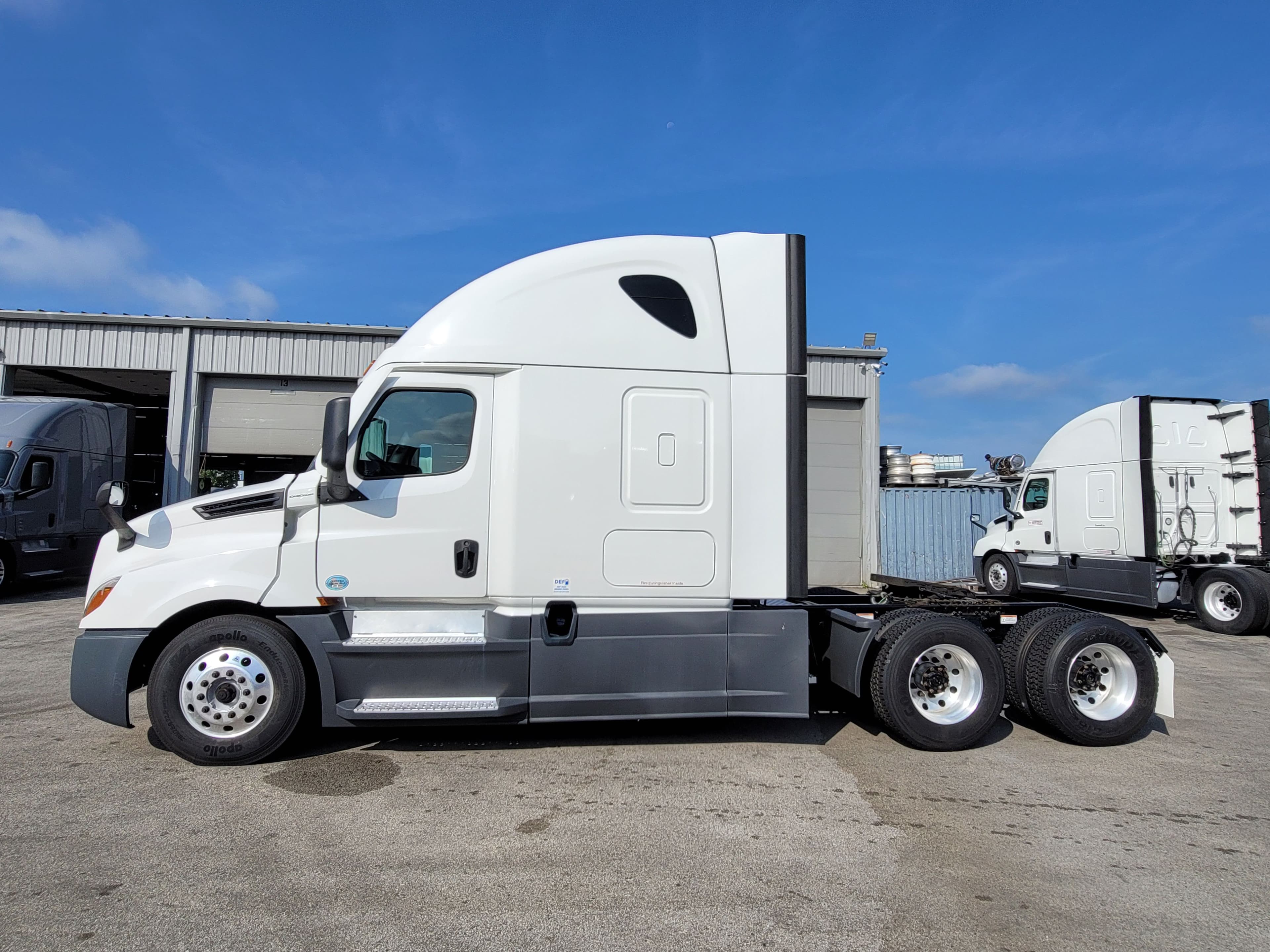 2022 Freightliner Cascadia 126 image 2