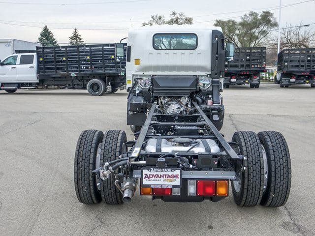 2025 Chevrolet 4500 HG LCF Gas Work Truck 150" Wheelbase Cab Chassis image 4