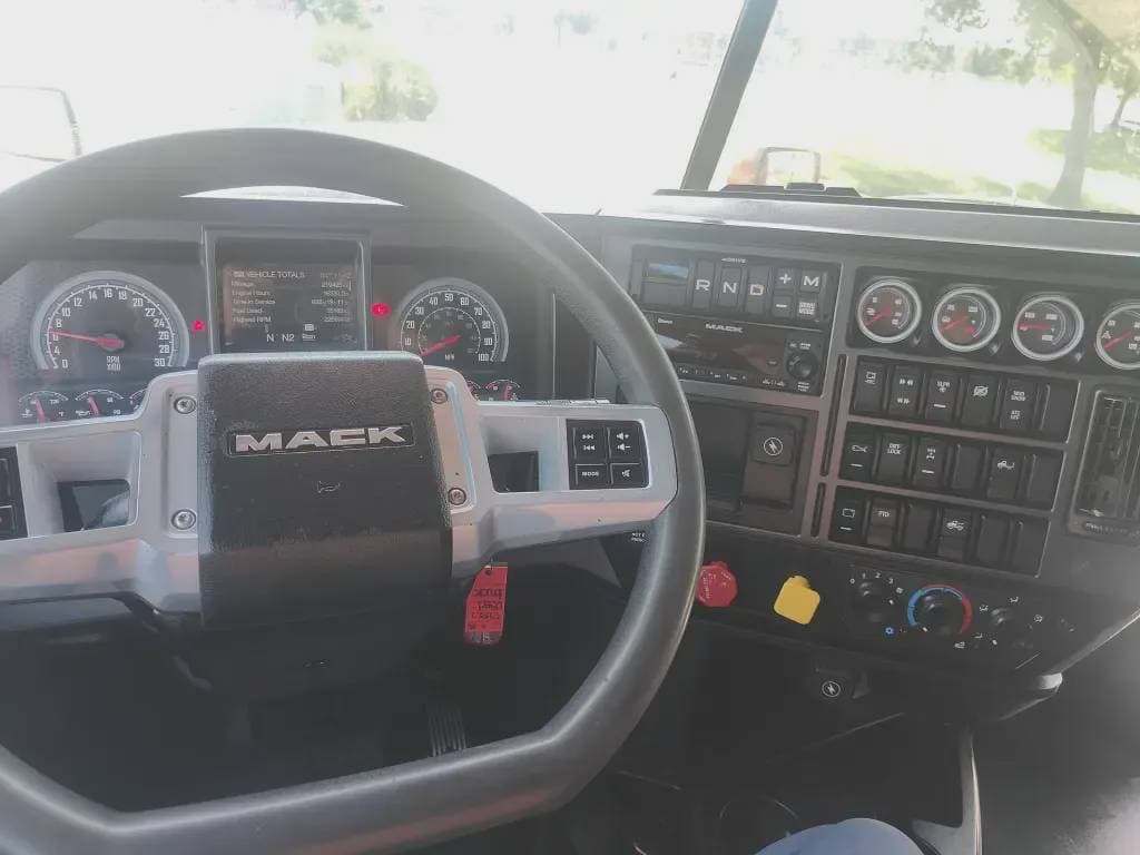 Used 2022 MACK Conventional - Sleeper Truck image 10