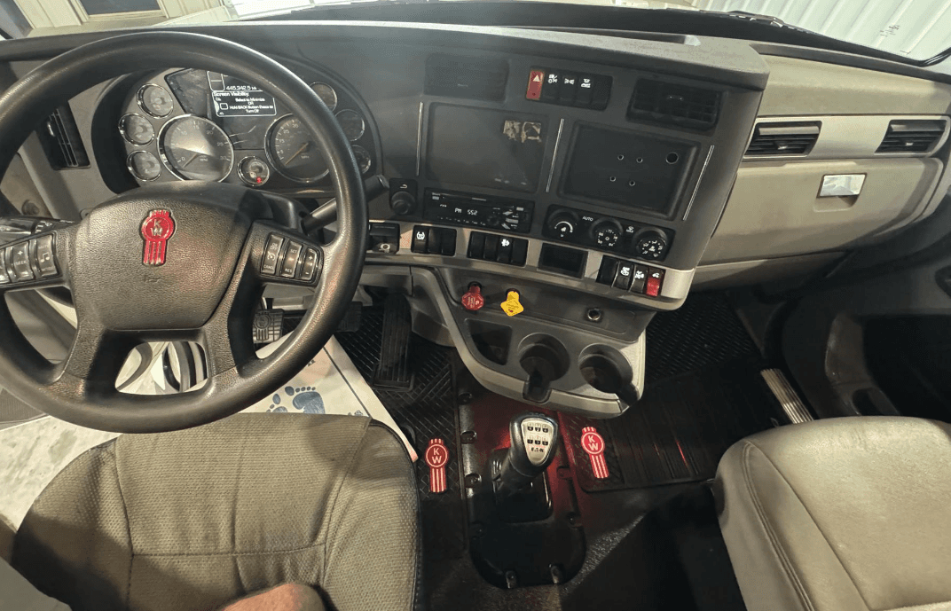 2020 Kenworth T680 image 7