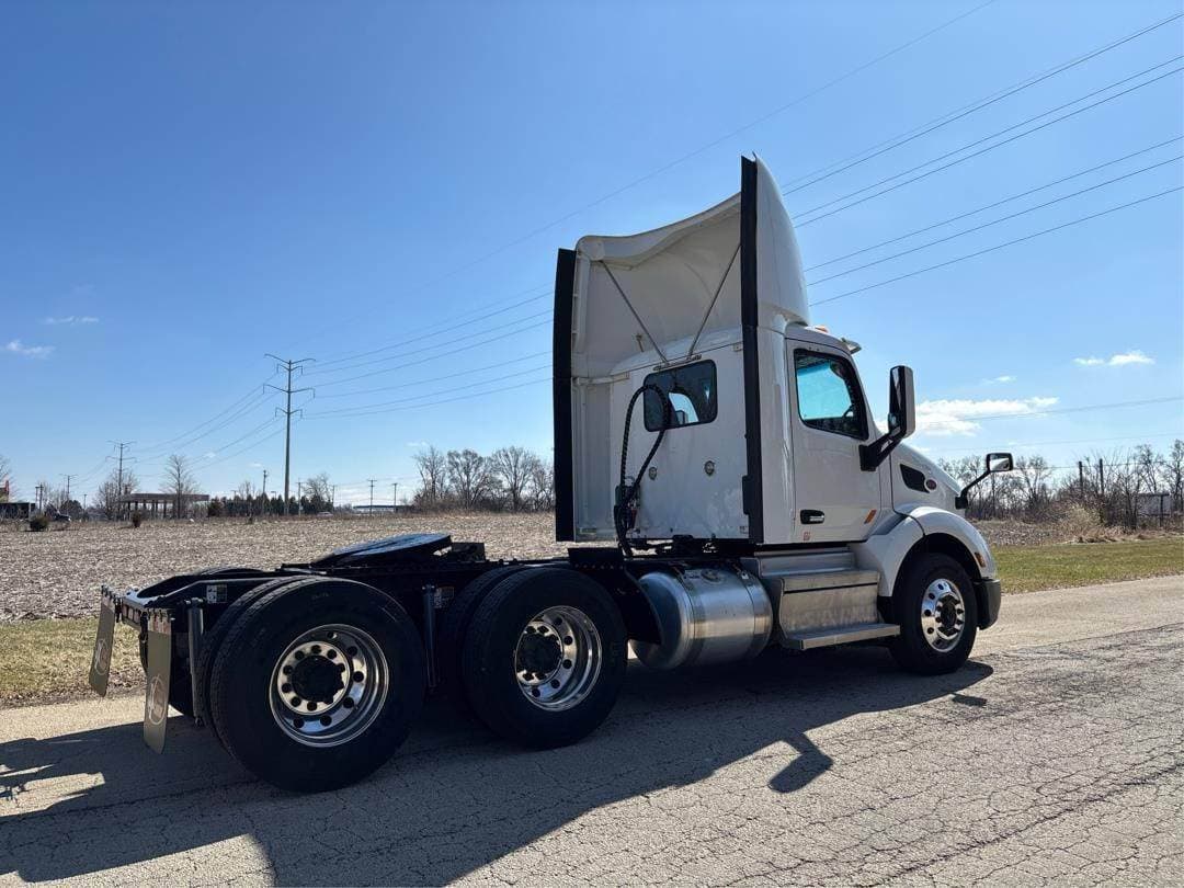2020 Peterbilt 579 image 8