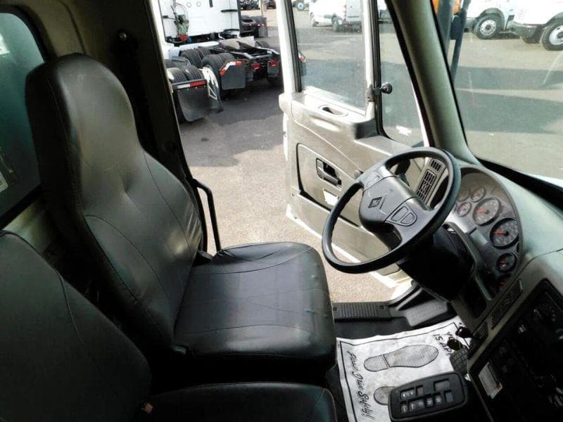 2018 International 4300 image 23