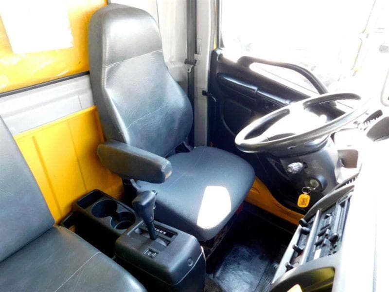 2018 Hino 338 image 27