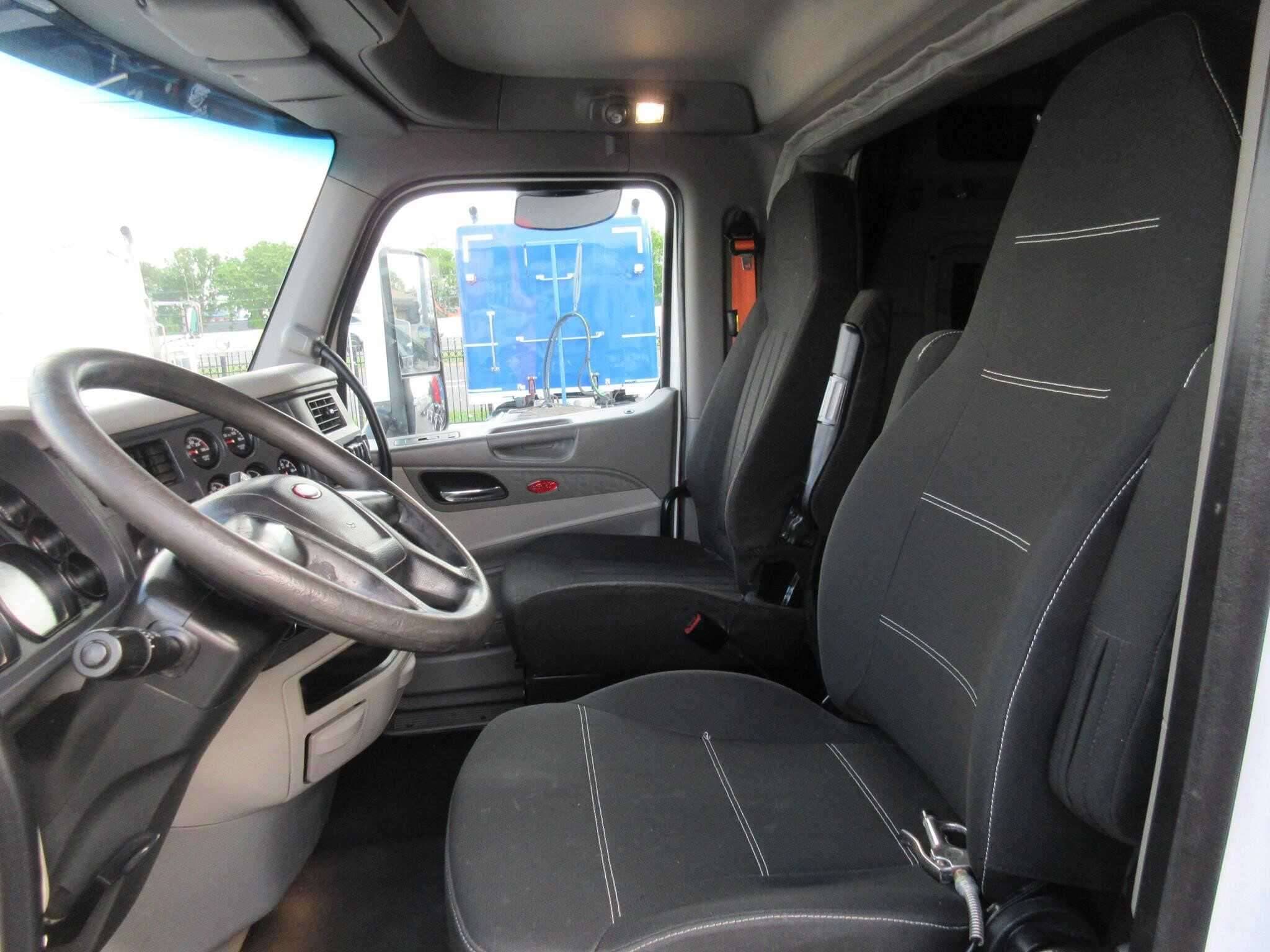 2019 Peterbilt 567 image 9