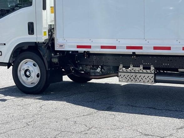 2025 Isuzu NRR image 10