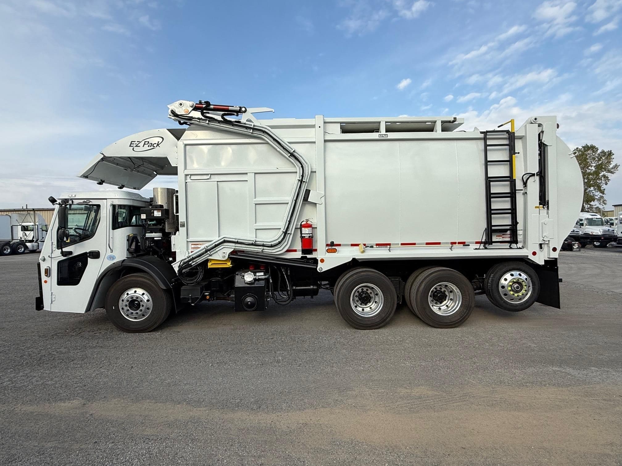 2025 MACK LR64R 120653 image 2