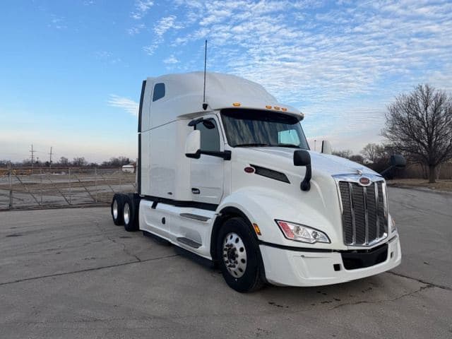 2024 Peterbilt 579 image 3