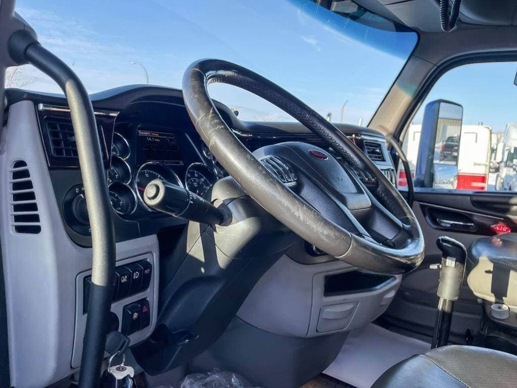 2019 Peterbilt 579 image 4