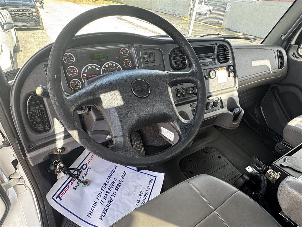 2017 Freightliner M2-106 image 65