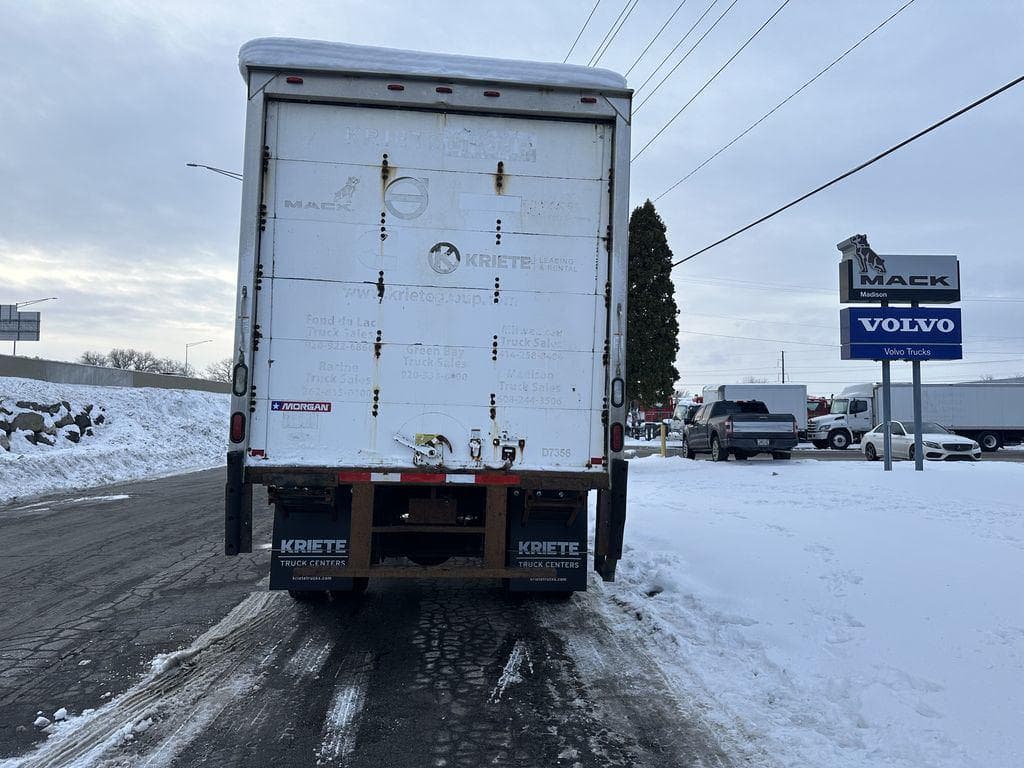 2017 Hino 268A image 4