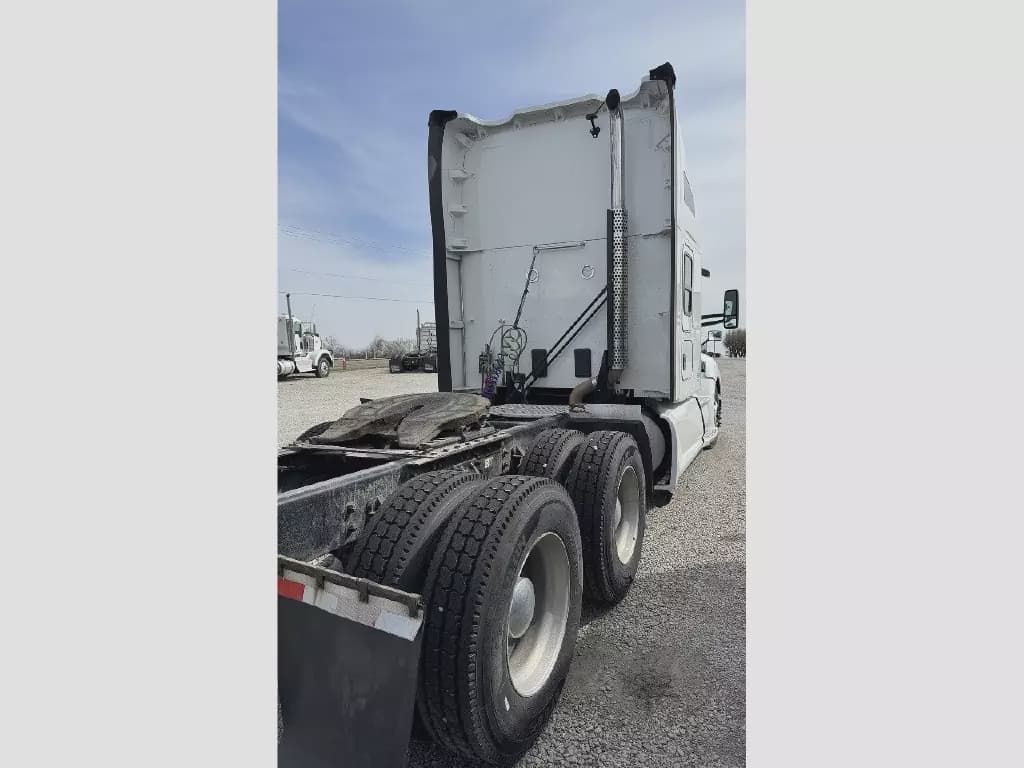 2022 Kenworth T680 image 3