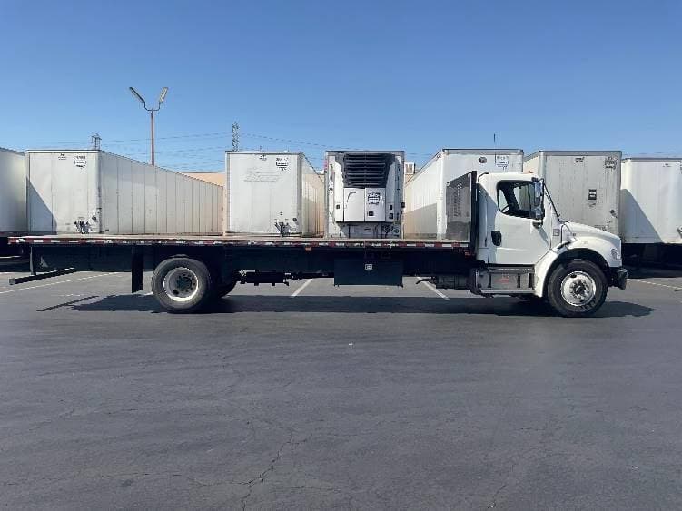 2021 Freightliner M2 image 4