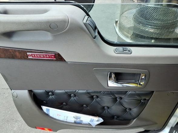2026 Kenworth W900 image 13