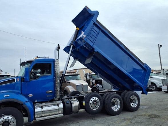 2025 Kenworth T880 image 16