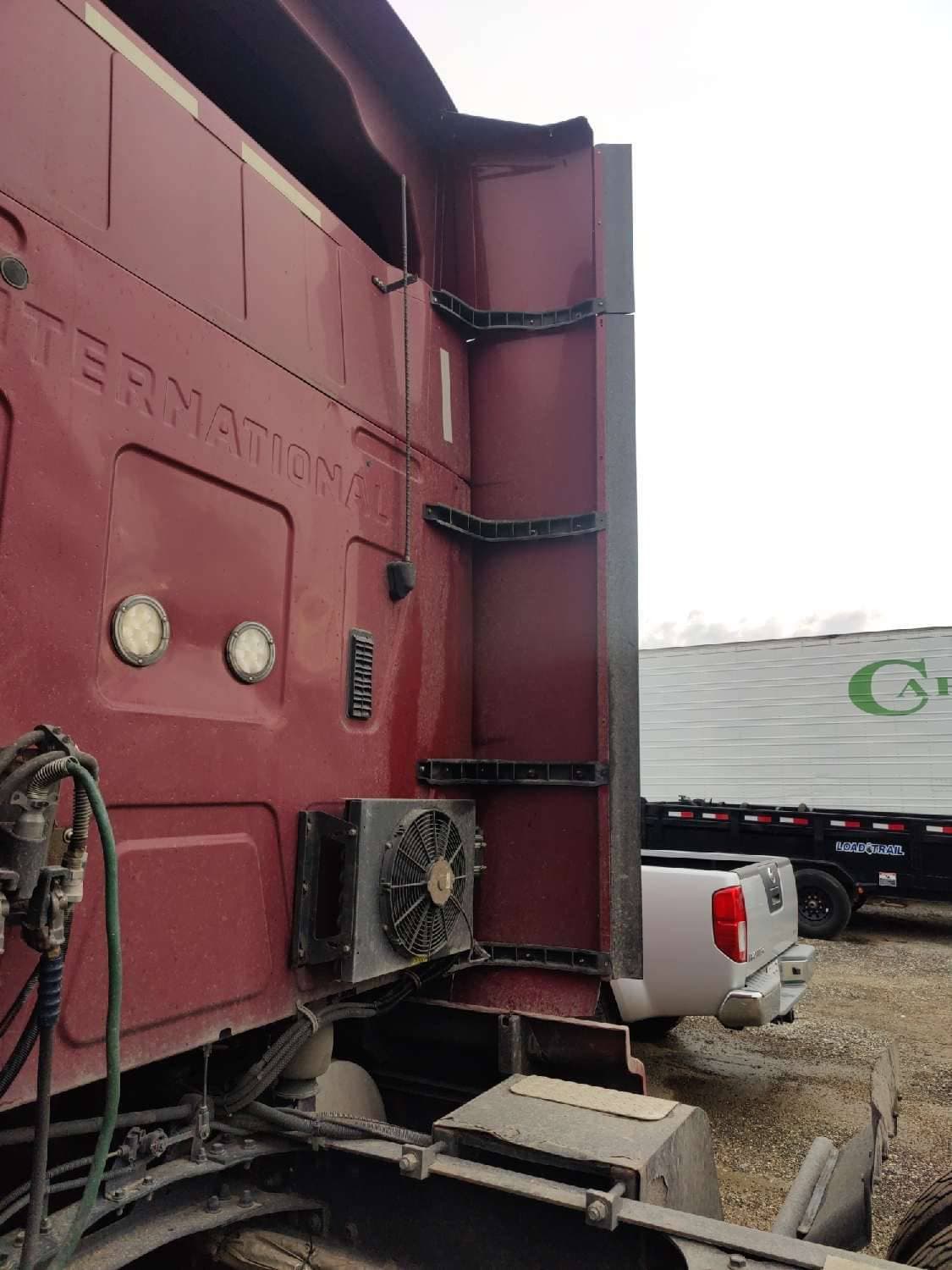 2019 International LT625 image 8