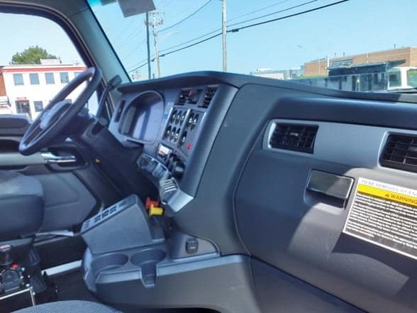 2025 Kenworth T880 image 29