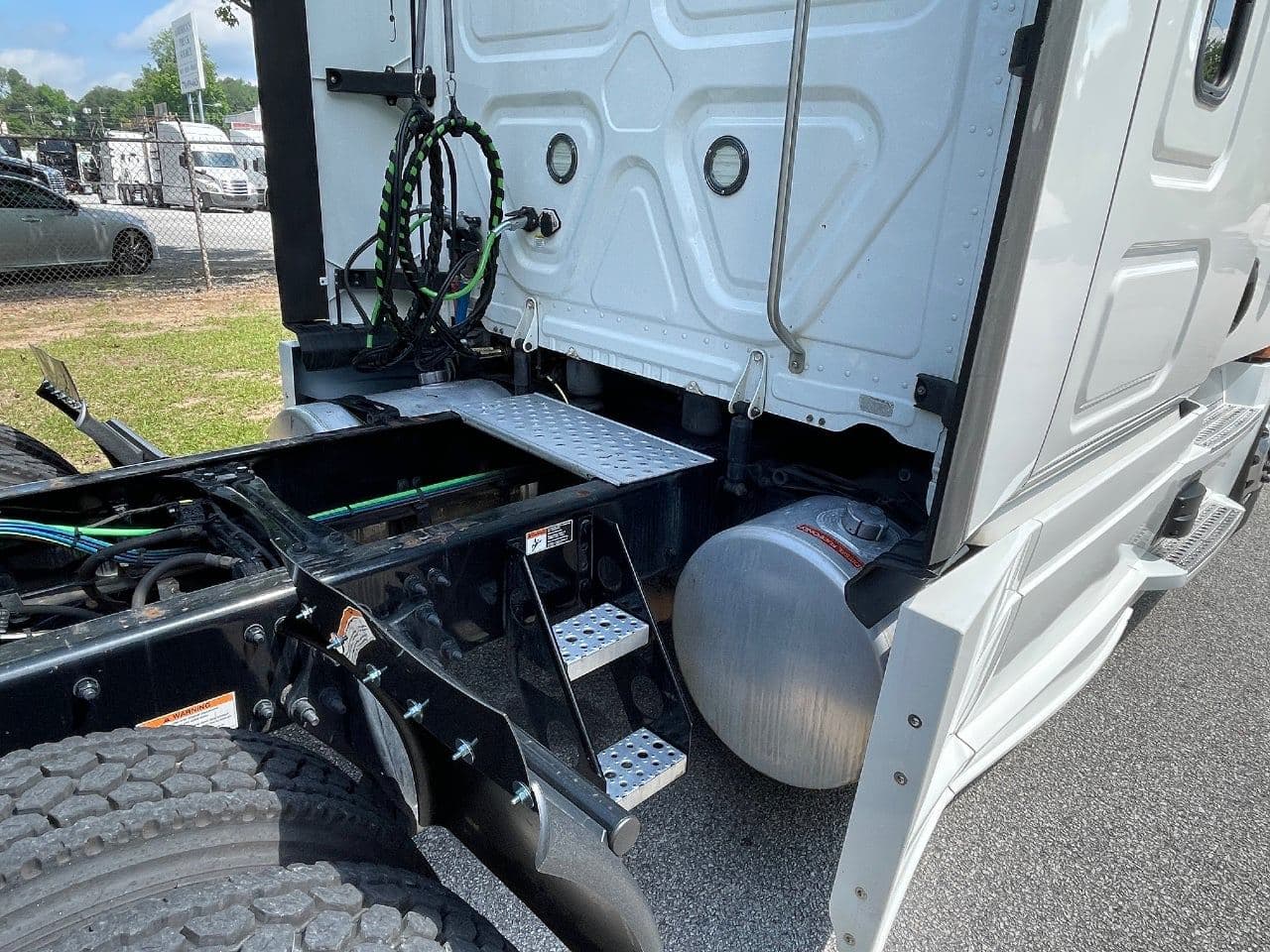 2020 Freightliner Cascadia 126 image 13