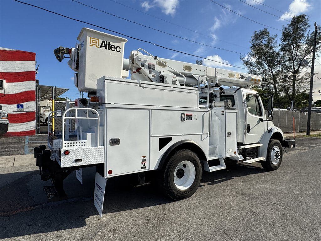 2015 Freightliner M2 106 image 13