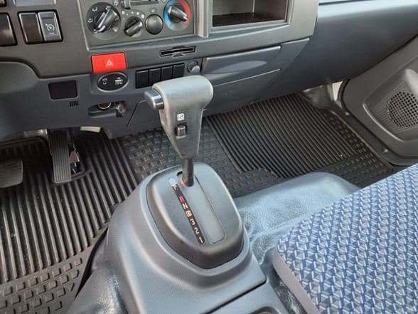 2025 Isuzu NRR image 18