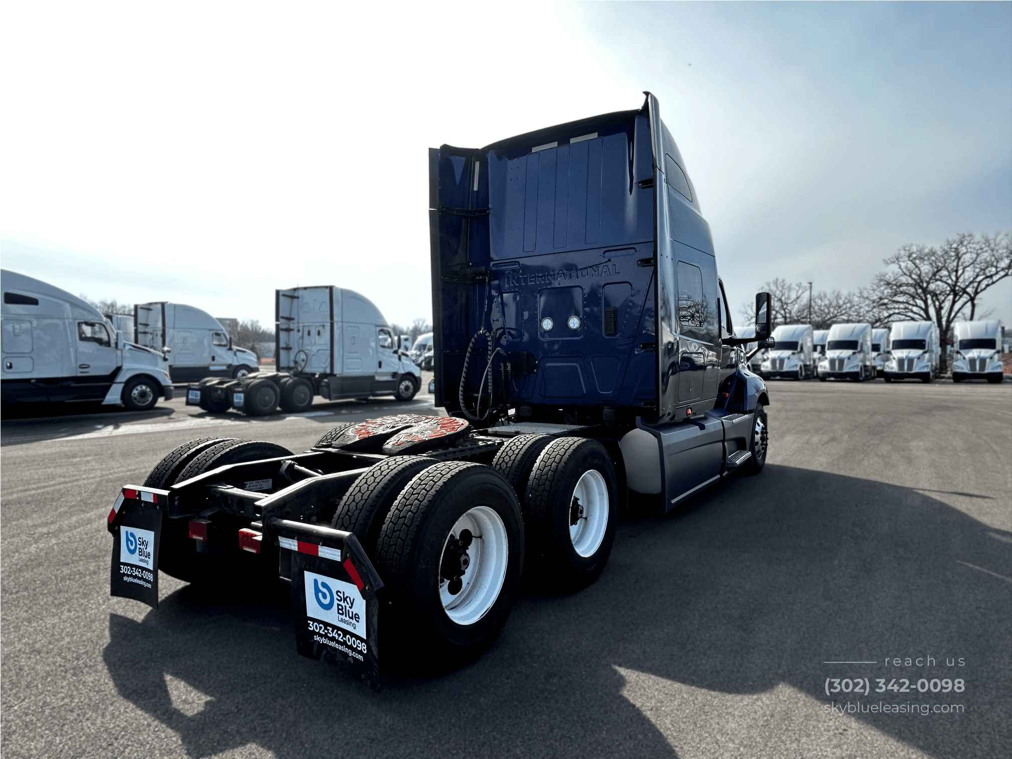 2023 International LT625 image 6