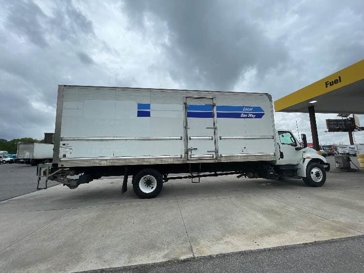 2022 International MV607 Box Truck - 220HP, 6 Speed Automatic, Roll up Door image 15