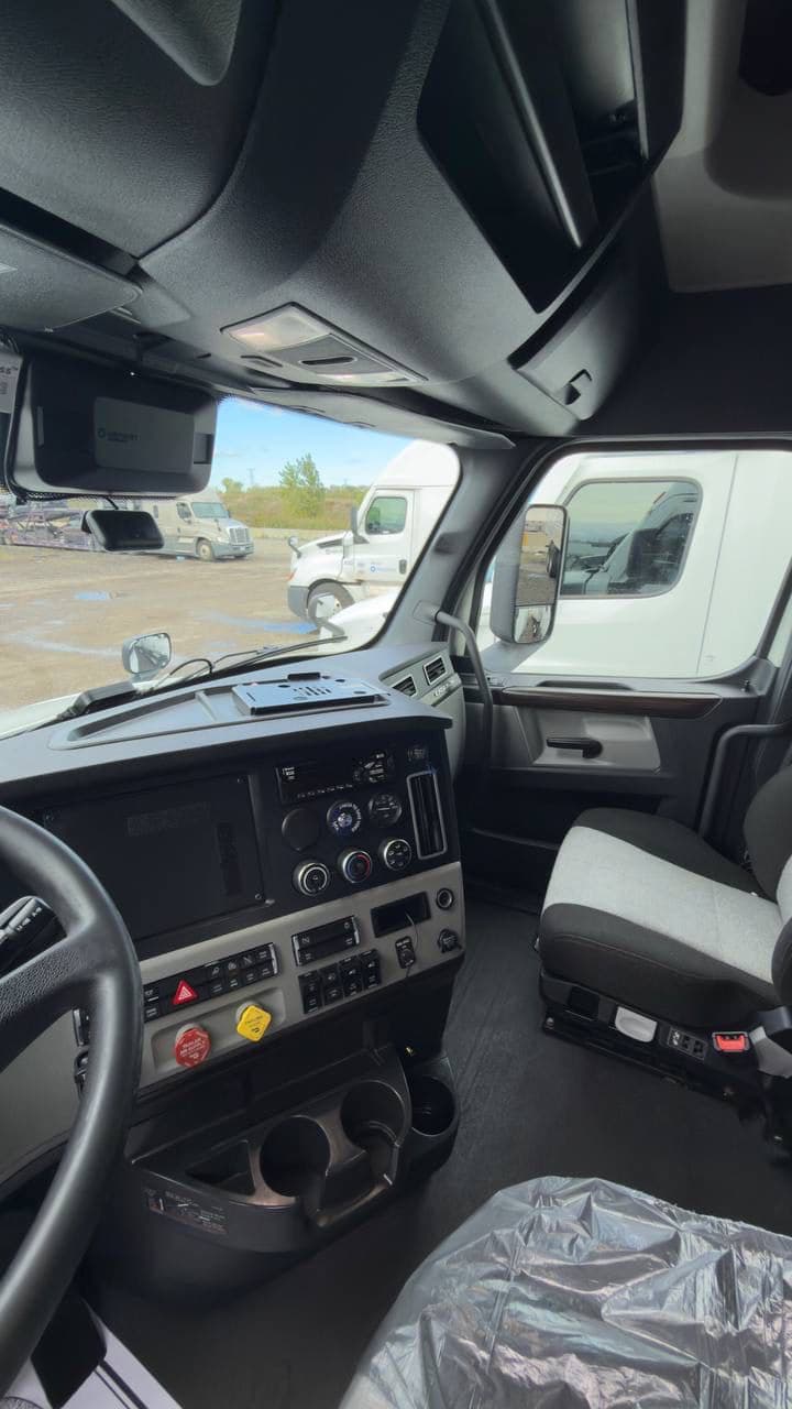 2020 Freightliner image 5
