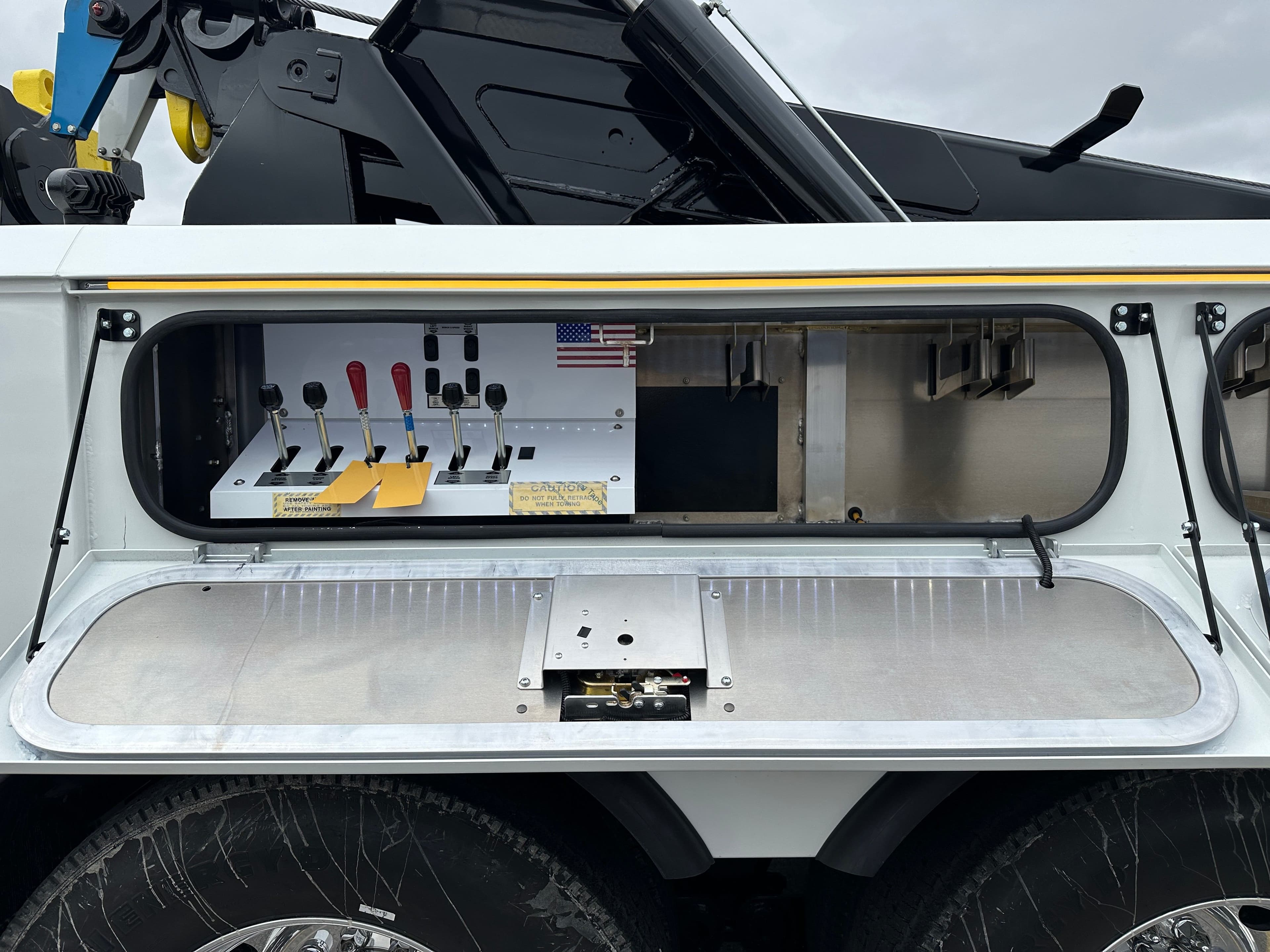 2025 Kenworth T880 with a Century 7035 image 16