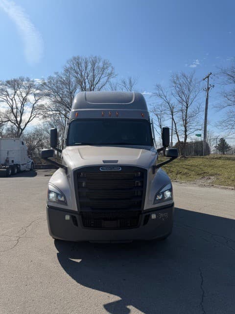 2023 Freightliner Cascadia 126 image 12
