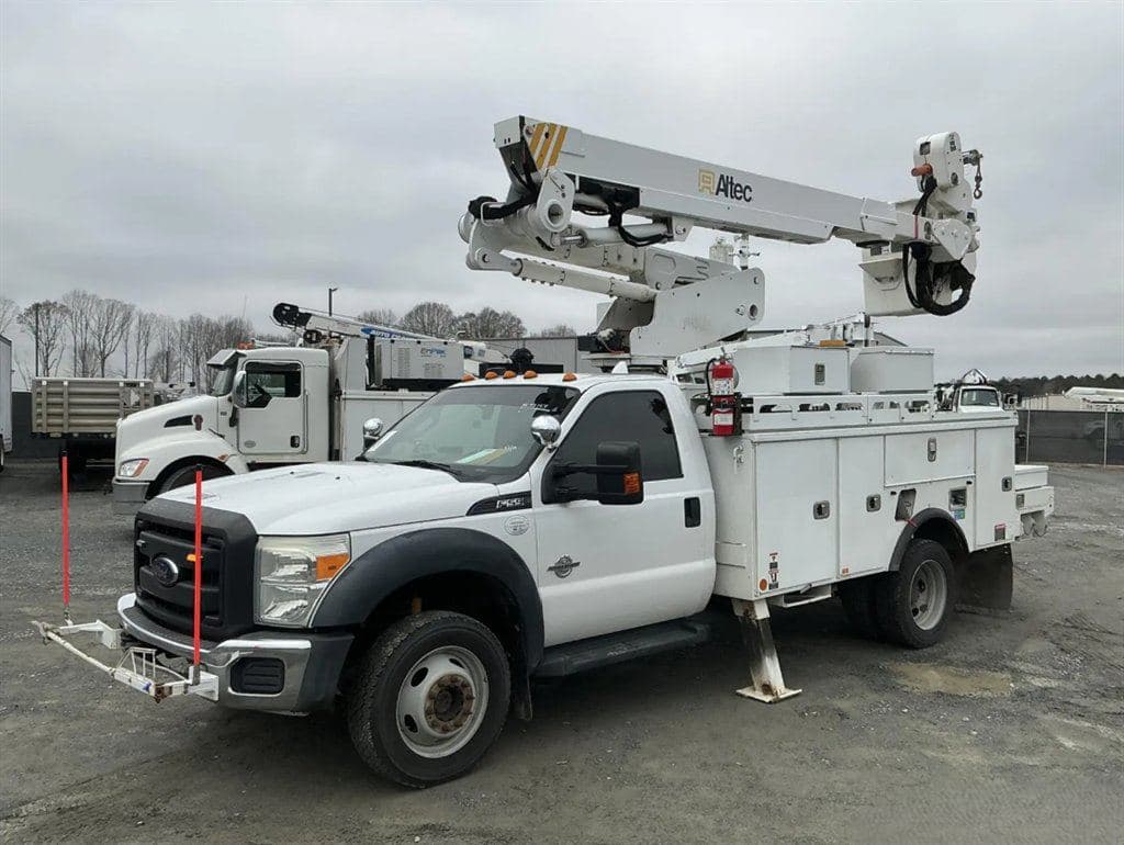 2016 Ford F-550sd image 2